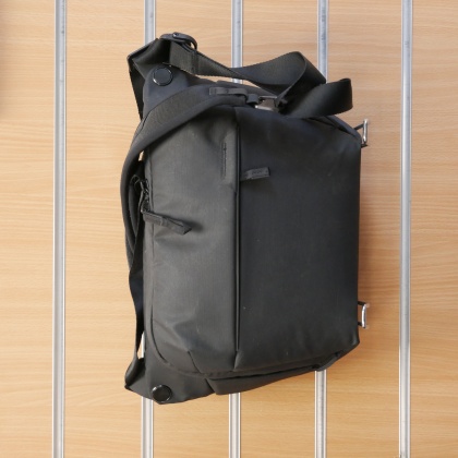 Used Peak Design Everyday Sling Bag 6L, black